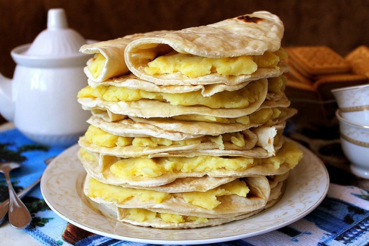 Кыстыбый с картошкой на воде