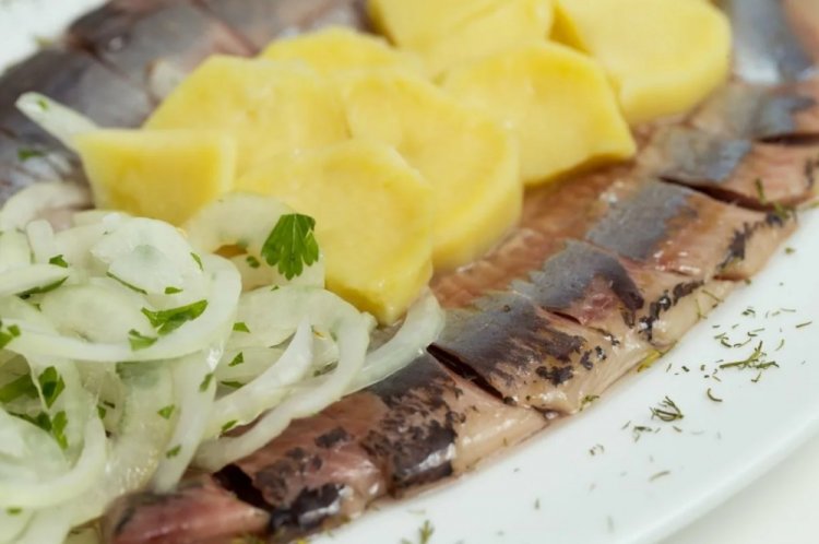 Селедка с луком в масле