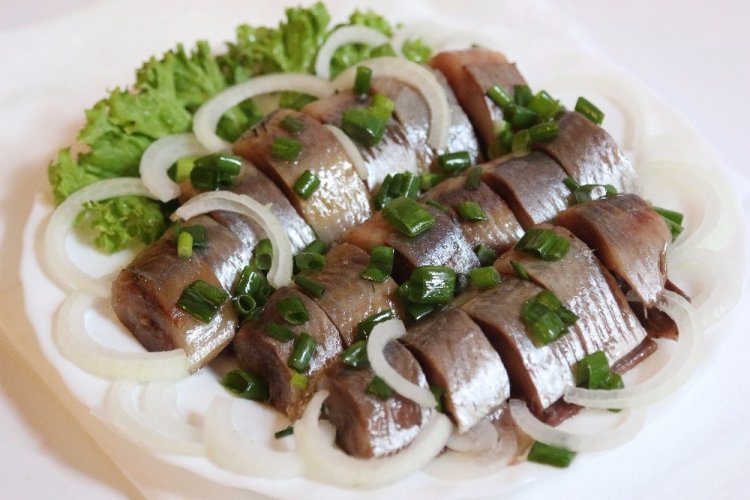 Селедка с зеленым луком