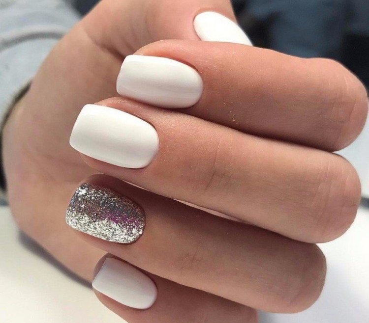 Белый матовый маникюр