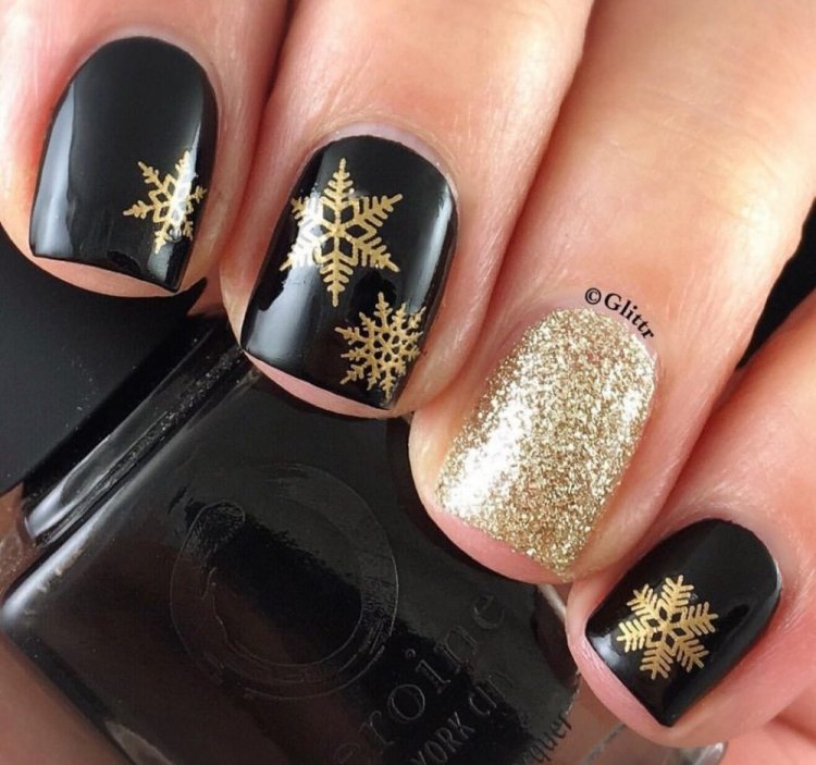 Золотые акценты на короткие ногти