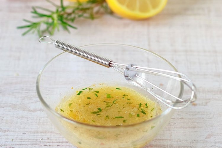 Заправка для винегрета с ароматными травами