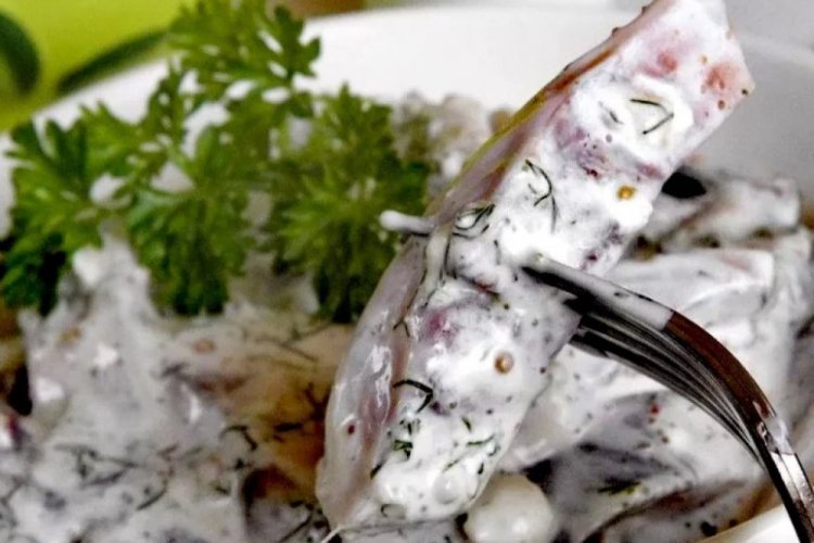 Селедка в икорном соусе