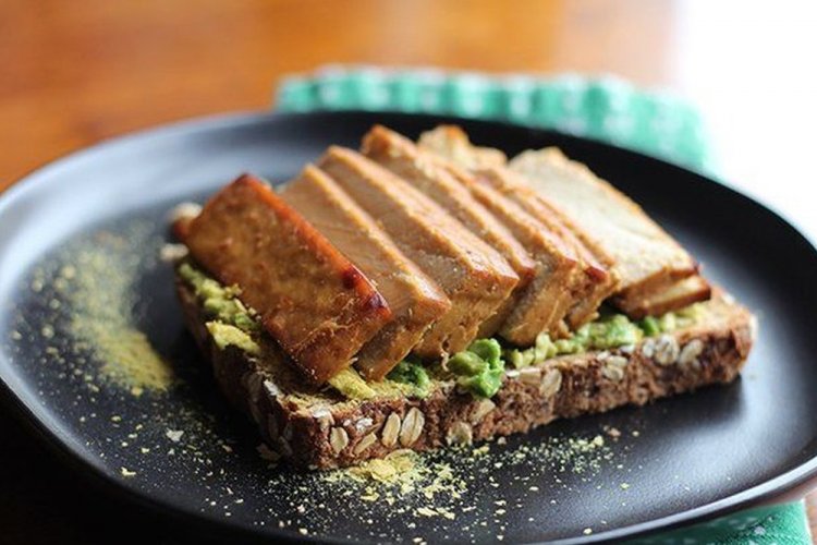 Тосты с авокадо и тофу