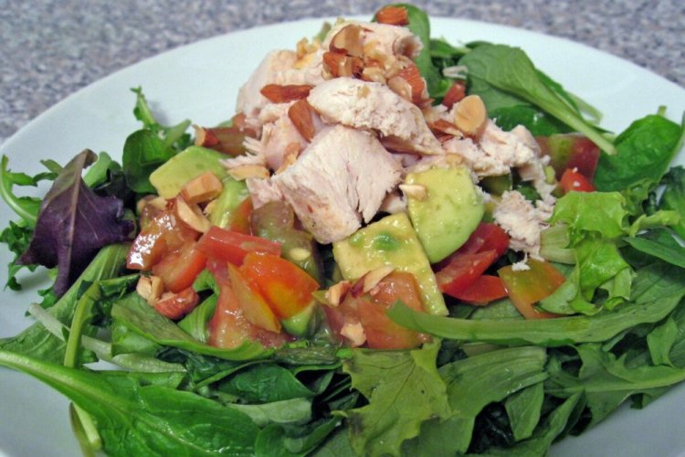 ПП салат с куриной грудкой и рисом