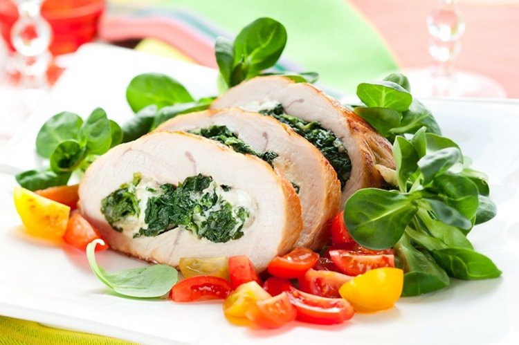 Куриная грудка с фетой и зеленью