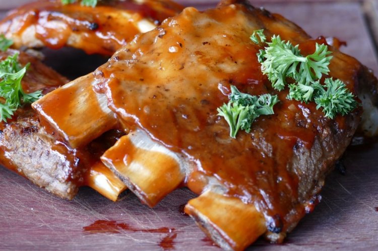 Свиные ребра с айвой в соевом соусе