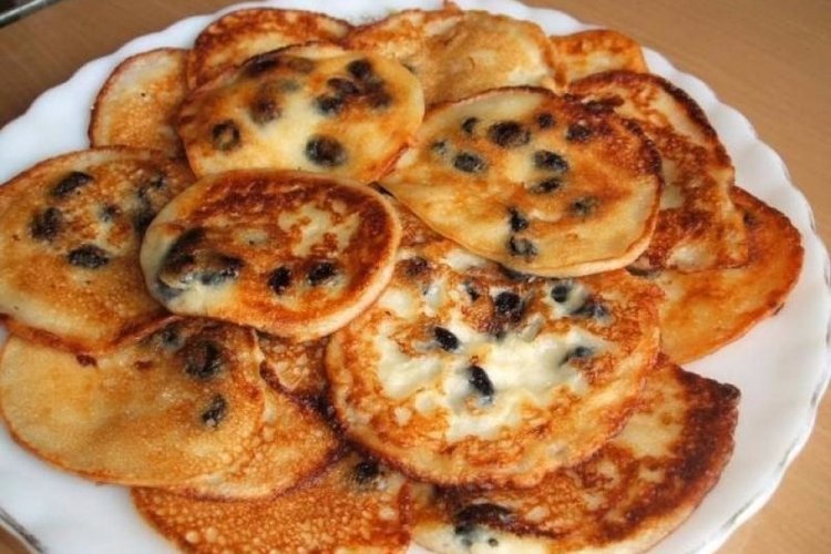 Оладьи на кефире с черносливом