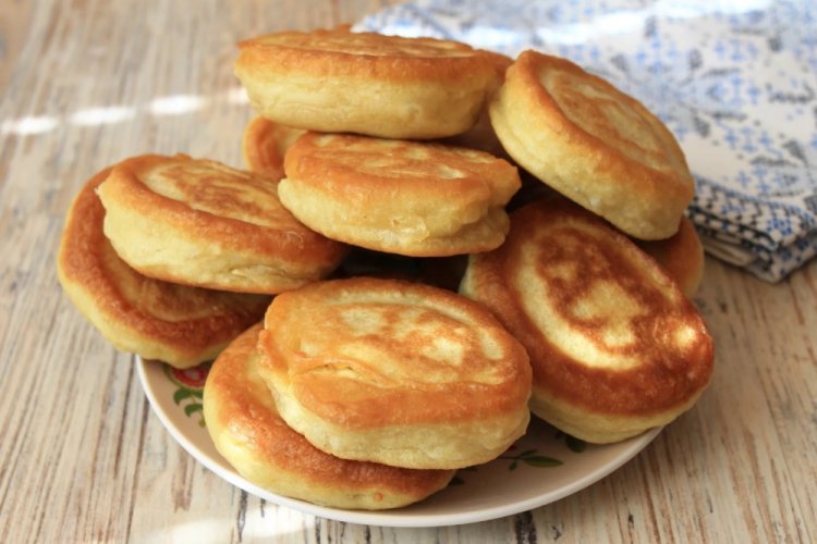 Оладьи на кефире и дрожжах