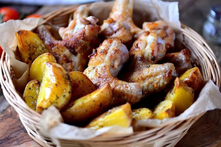 Картошка по-деревенски с куриными крылышками