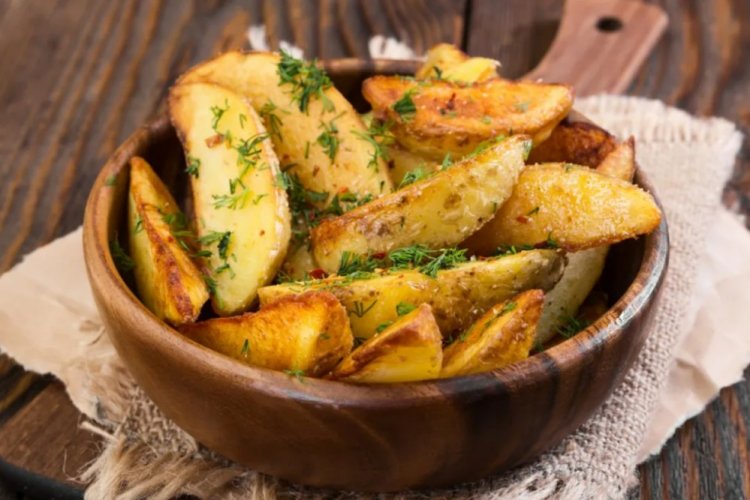 Картошка по-деревенски с паприкой и укропом