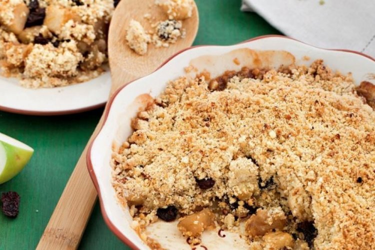 Яблочный крамбл с изюмом