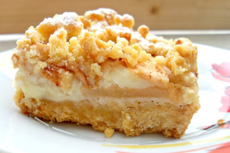 Яблочный крамбл со сметаной и творогом