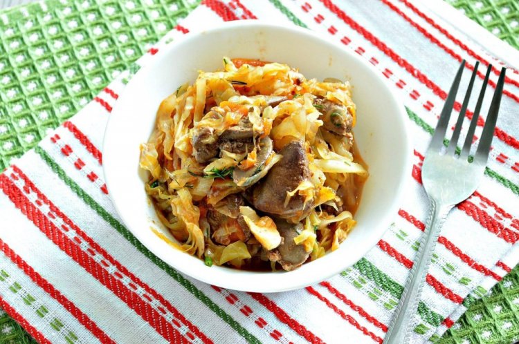 Куриная печень с капустой