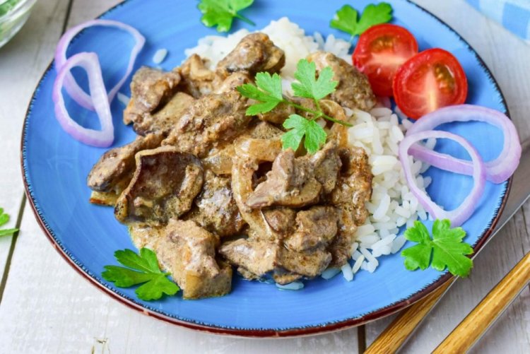Куриная печень с грибами в майонезе
