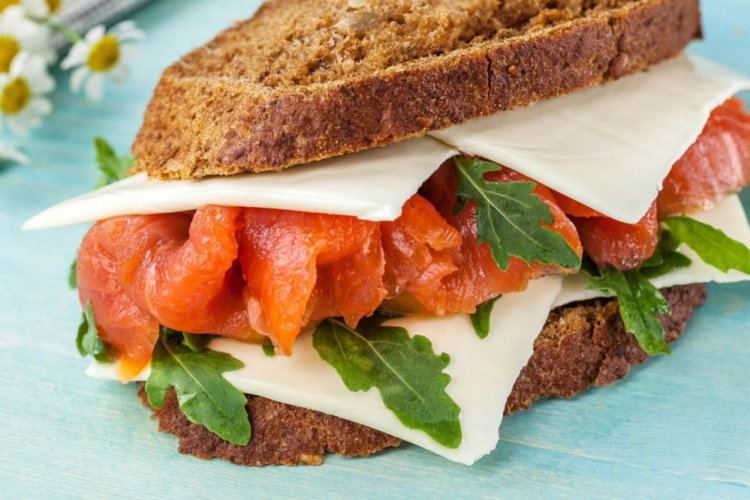 Бутерброды с семгой и сыром