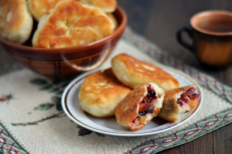 Жареные пирожки на сметане