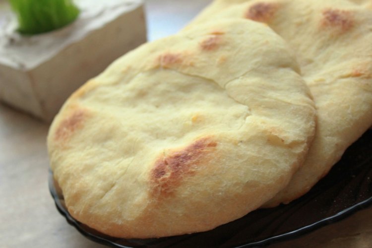 Дрожжевые лепешки с манкой