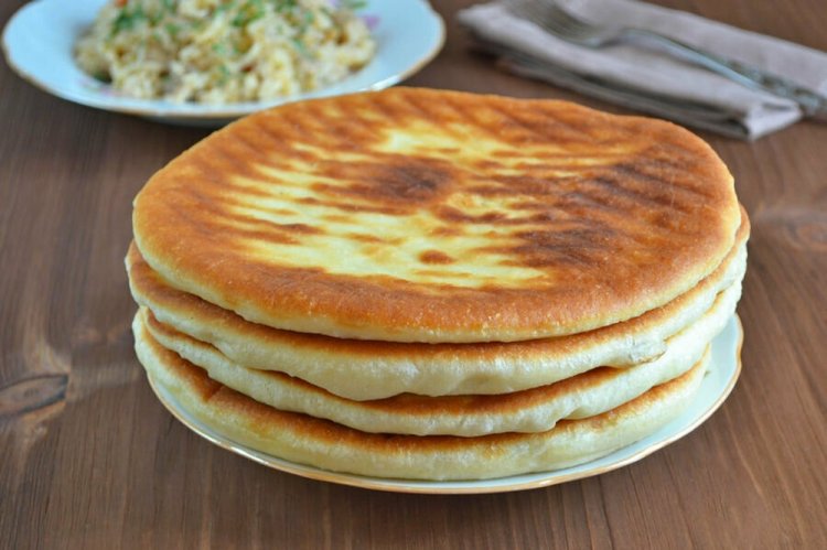 Дрожжевые лепешки со сливочным маслом