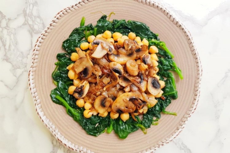 Салат с нутом и грибами