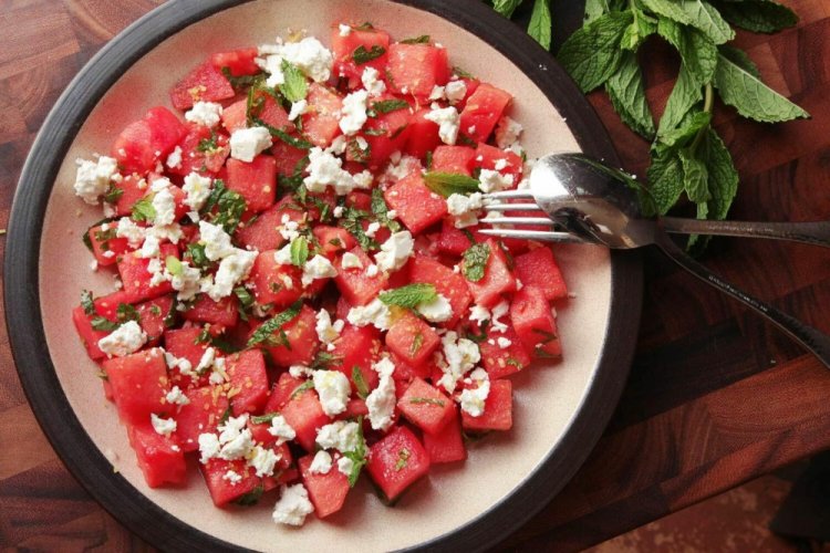 Салат с арбузом и фетой