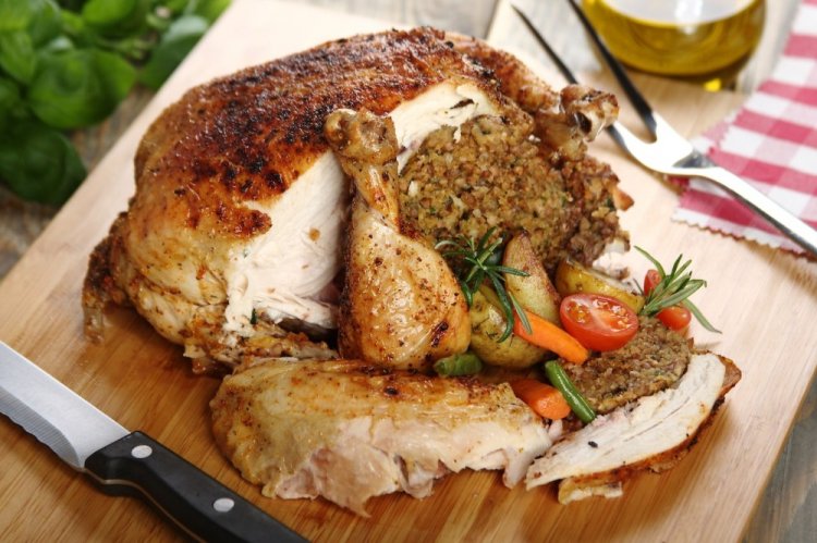 Курица, фаршированная гречкой