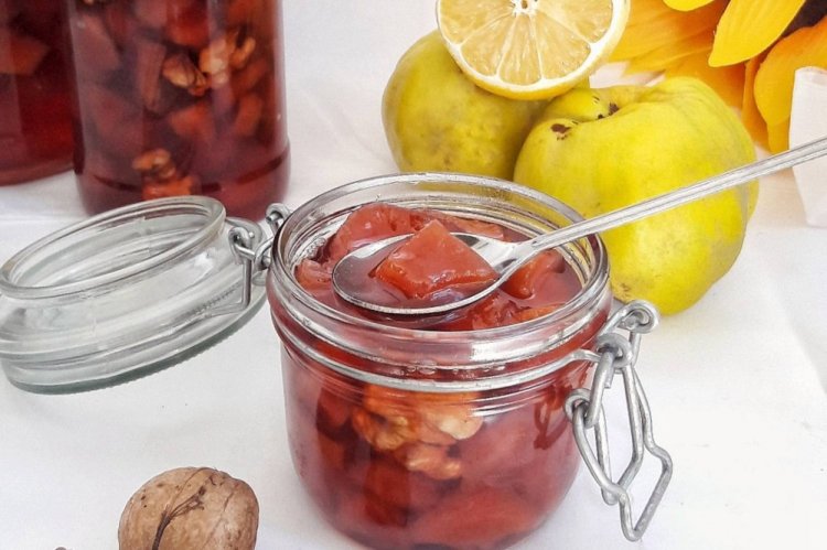 Варенье из айвы с грецкими орехами