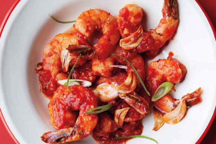 Жареные креветки в томатно-соевом соусе