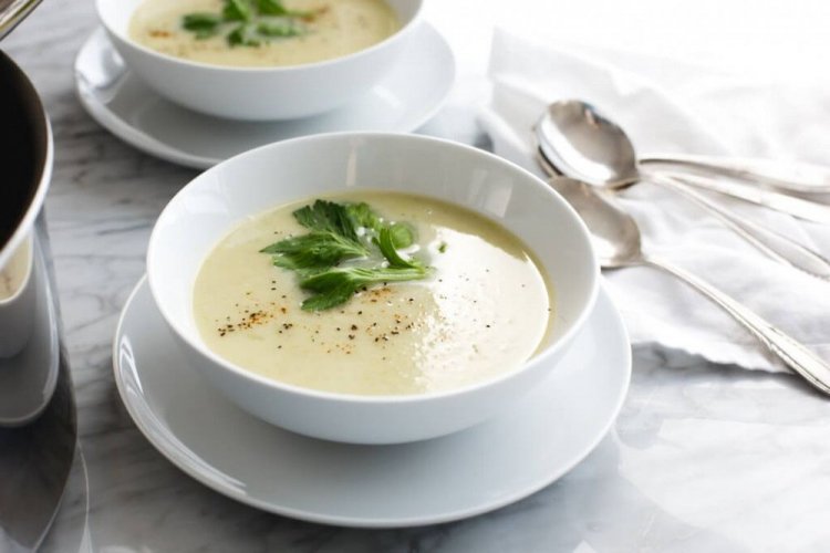 Крем-суп из стеблей сельдерея со сливками и плавленым сыром