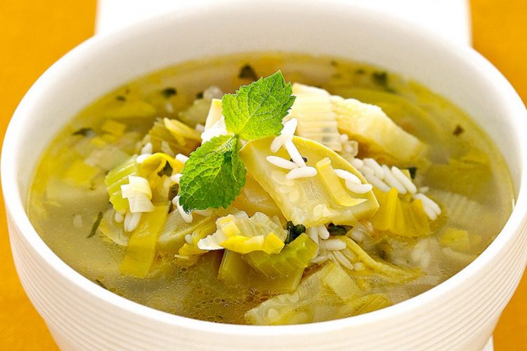 Суп с рисом, кабачком и сельдереем