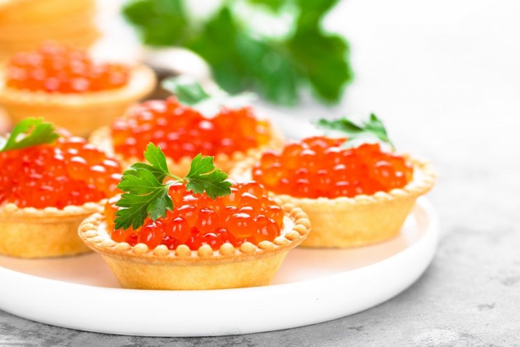Тарталетки с филадельфией и красной икрой