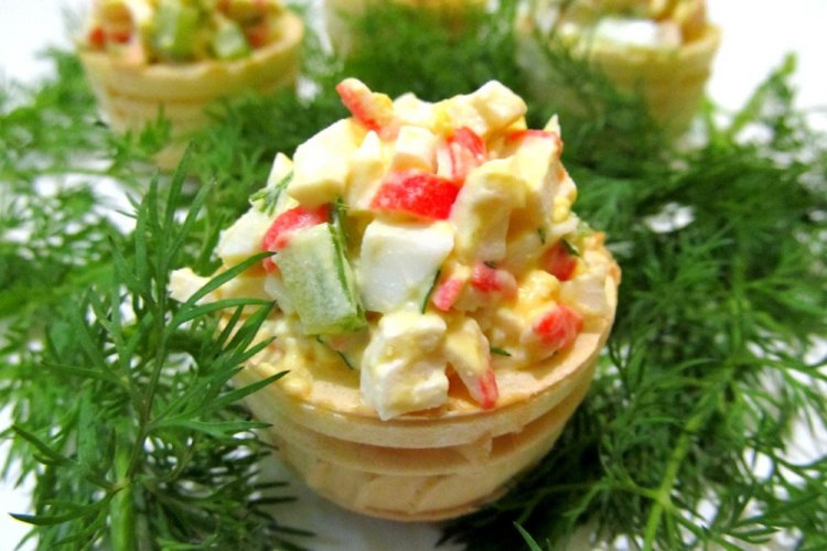 Тарталетки с крабовыми палочками и шампиньонами
