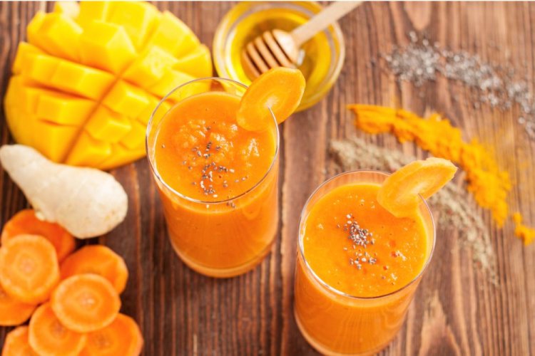 Смузи из манго, имбиря и моркови