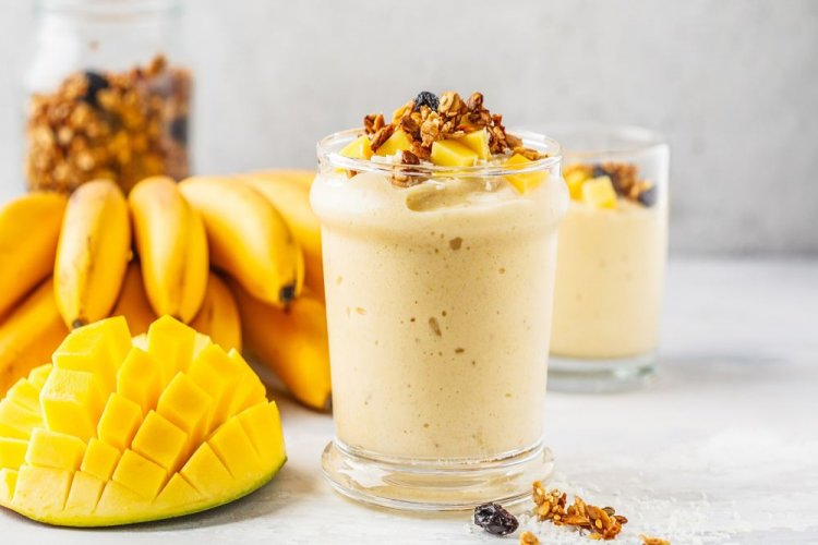 Смузи из манго, бананов и ананаса