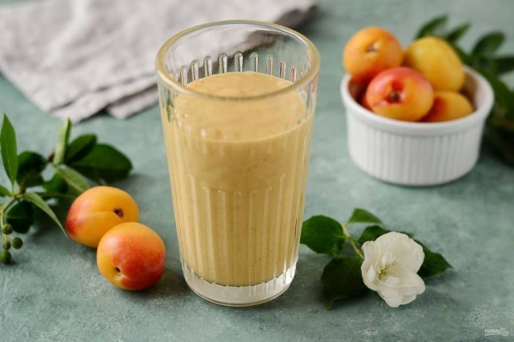 Абрикосовый смузи с миндальным молоком