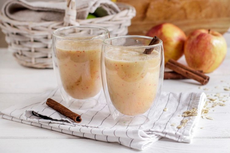 Яблочный смузи с миндальным молоком