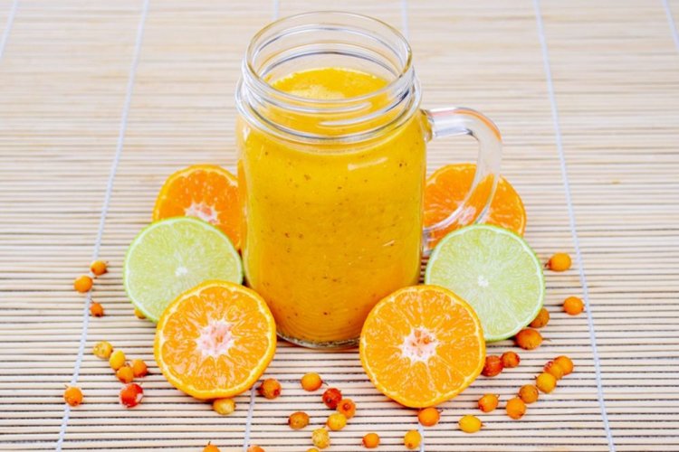 Смузи из облепихи, апельсина и лайма