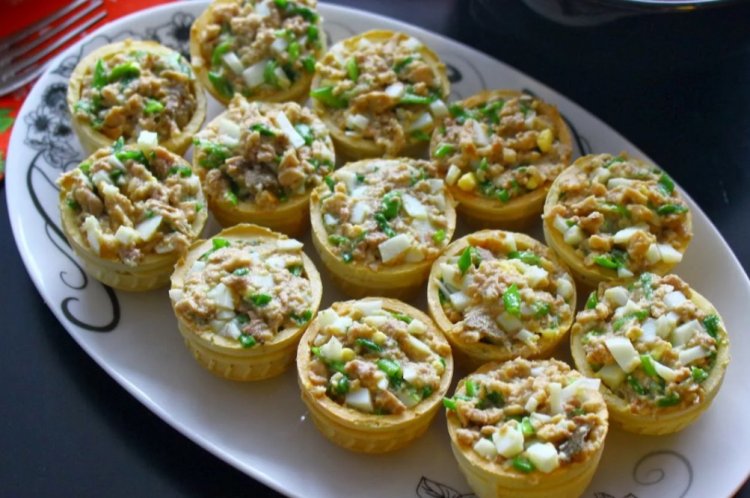 Тарталетки с печенью трески и твердым сыром