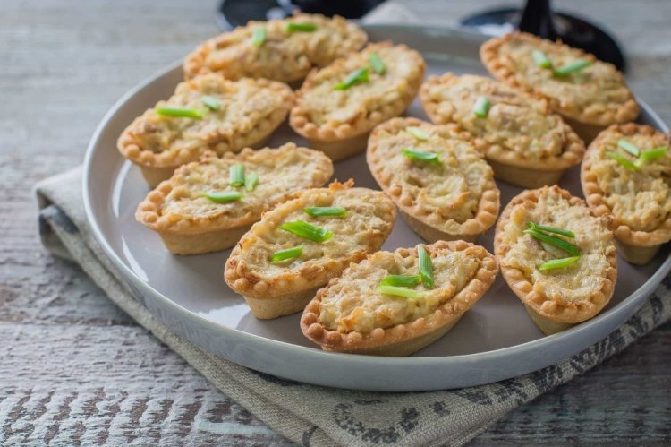 Тарталетки с печенью трески и творогом