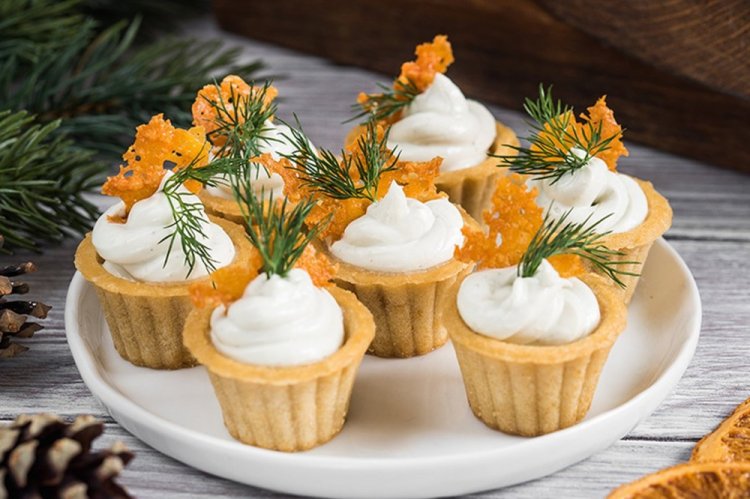 Тарталетки с гуакамоле и творожным сыром