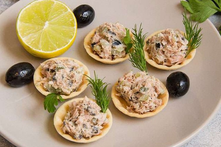 Тарталетки с тунцом и жареными грибами