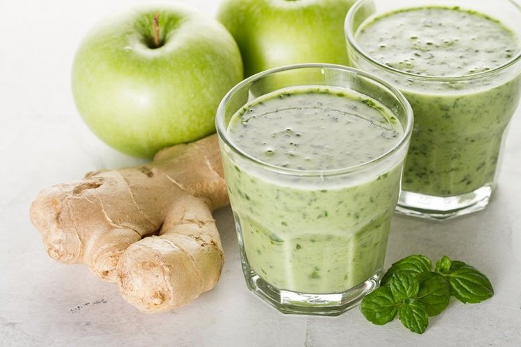 Смузи из зеленых яблок, имбиря и мяты
