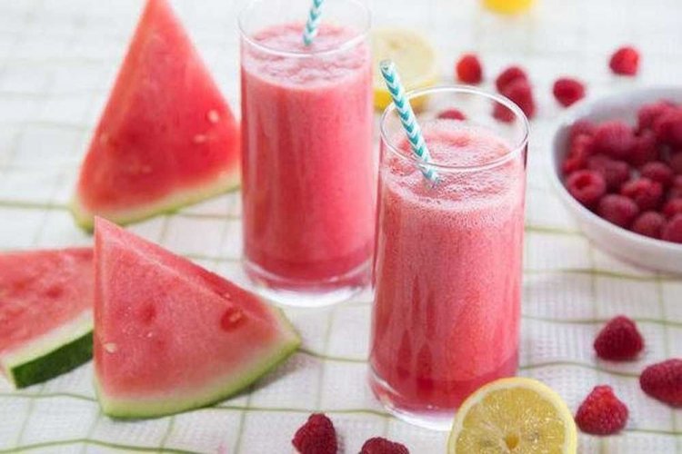 Арбузный смузи с малиной и лимоном