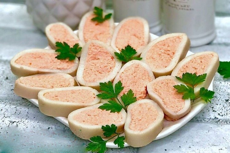 Кальмары, фаршированные куриным фаршем