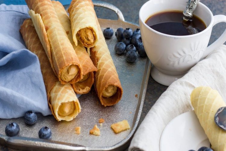 Вафельные трубочки с кремом из молочного шоколада