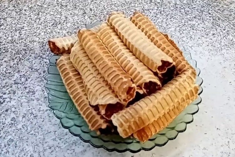 Сырные вафельные трубочки