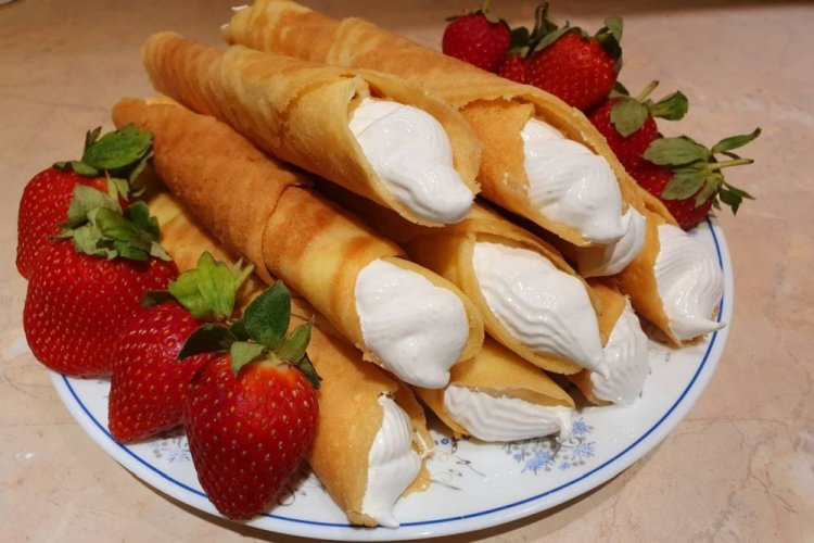 Хрустящие вафельные трубочки с белковым заварным кремом