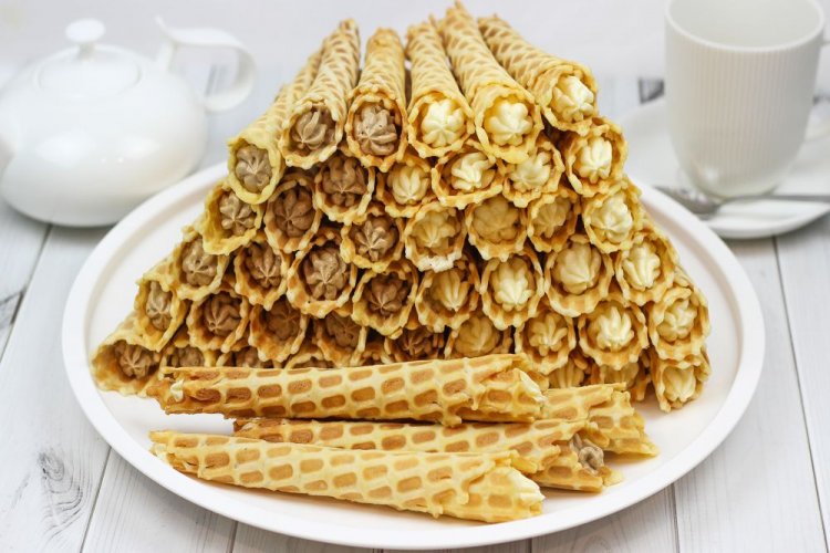Вафельные трубочки с крахмалом и масляным кремом