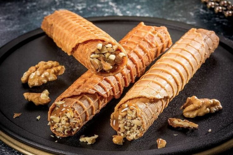 Вафельные трубочки со сгущенкой и орехами