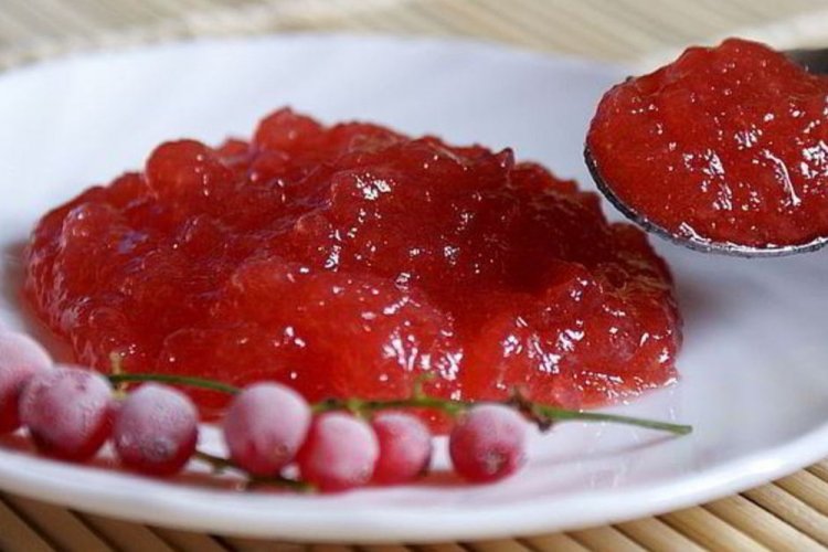 Желе из красной смородины и яблок с желатином